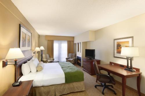 country inn & suites by radisson north little rock ar,Location and Accessibility