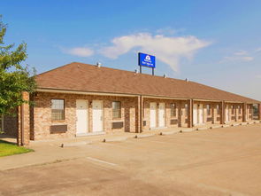 red roof inn west memphis ar,Location and Accessibility