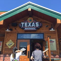 texas roadhouse benton ar,Location and Ambiance