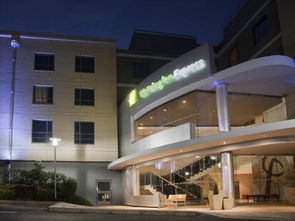 holiday inn fayetteville ar,Location and Accessibility