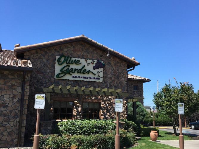 olive garden italian restaurant rogers ar,Location and Ambiance